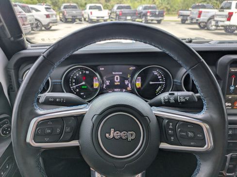 Used 2022 Jeep Wrangler Unlimited Rubicon 4xe w/ Cold Weather Group AWD/4WD image 21