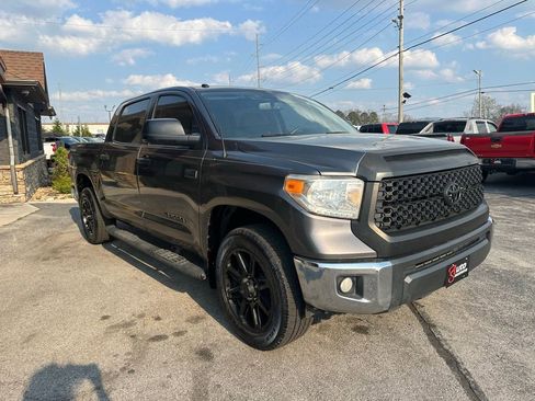 Used 2017 Toyota Tundra SR5 w/ SR5 Upgrade Package image 7