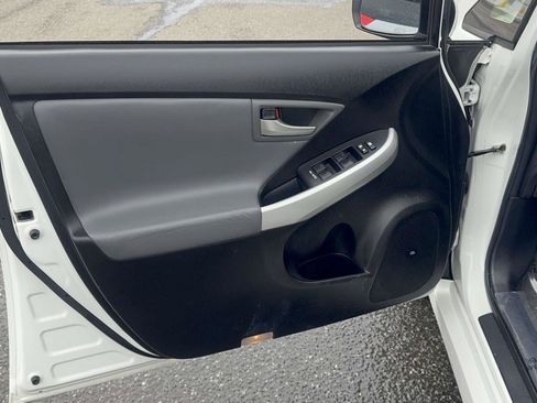 Used 2014 Toyota Prius Four image 18