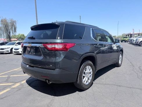 Used 2019 Chevrolet Traverse LT FWD image 3
