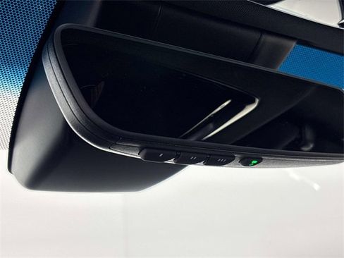 Used 2022 Toyota Venza XLE image 21