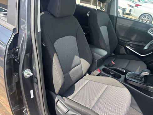 Used 2025 Kia Soul LX w/ LX Technology Package FWD image 34
