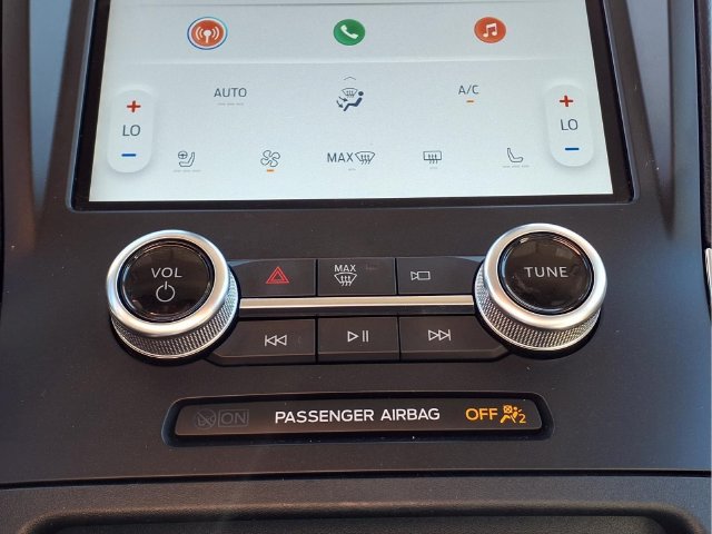 Used 2024 Ford Edge Titanium AWD/4WD image 25