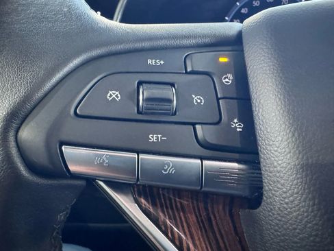 Used 2021 Cadillac Escalade Premium Luxury image 29