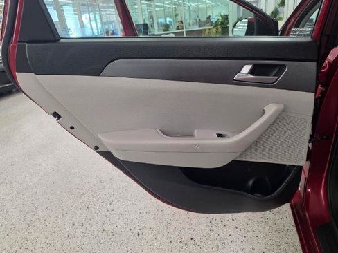 Used 2015 Hyundai Sonata SE FWD image 24