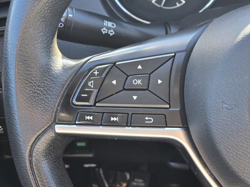 Used 2018 Nissan Rogue Sport S image 19