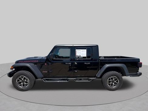 Used 2025 Jeep Gladiator Rubicon w/ Convenience Group AWD/4WD image 13