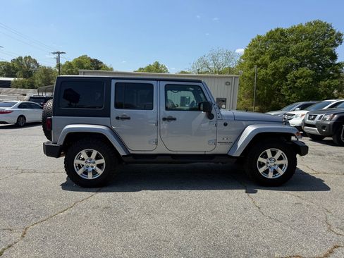 Used 2017 Jeep Wrangler Unlimited Sahara w/ Dual Top Group image 8