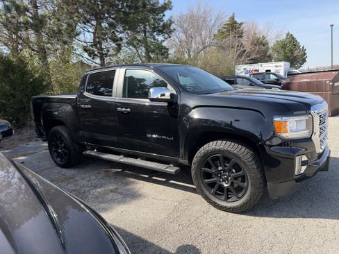 Used 2022 GMC Canyon Denali w/ Denali Black Edition Package image 6