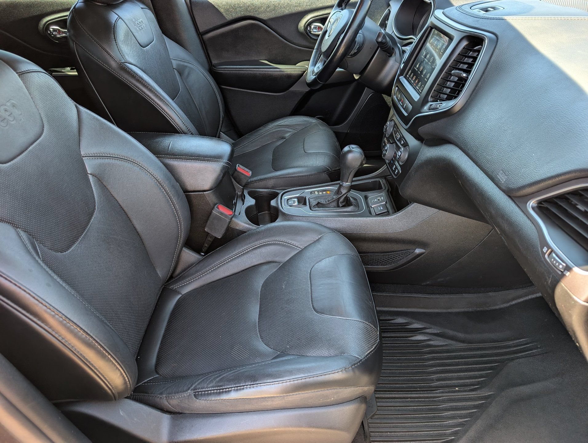 Used 2021 Jeep Cherokee Latitude Lux w/ Comfort/Convenience Group FWD image 12