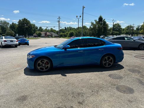Used 2019 Alfa Romeo Giulia AWD w/ Quick Order Package 22J Sport image 8