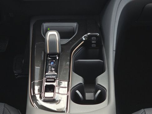 New 2025 Toyota Crown Signia image 26