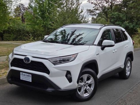 Used 2020 Toyota RAV4 XLE w/ Convenience Package AWD/4WD image 7