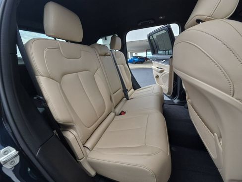 Used 2024 Jeep Grand Cherokee Limited AWD/4WD image 23