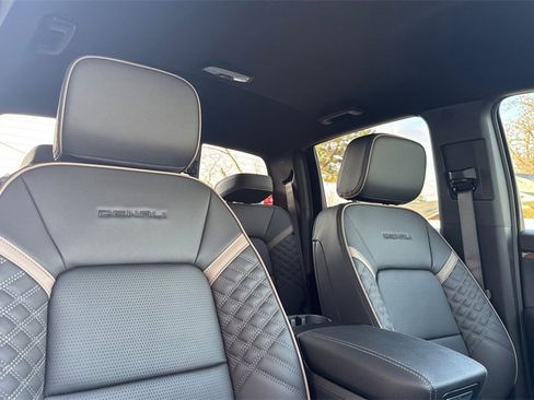 New 2026 GMC Canyon Denali image 14