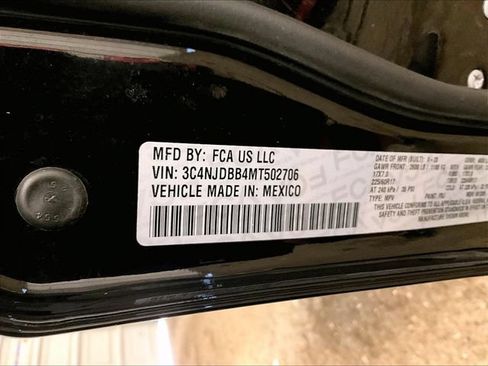Used 2021 Jeep Compass Latitude w/ Convenience Group AWD/4WD image 32