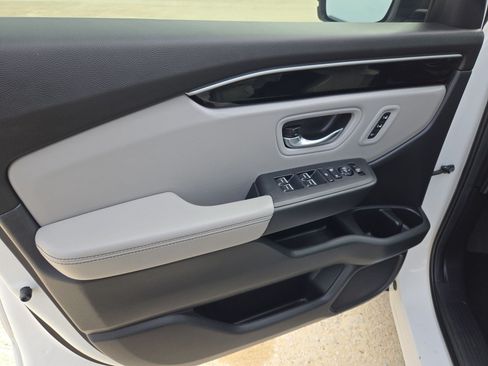 Certified 2025 Honda Pilot EX-L image 13