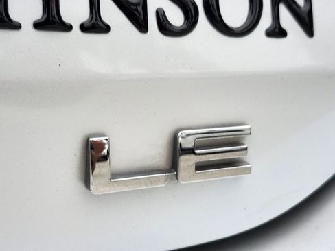 Used 2023 Toyota Highlander L image 12