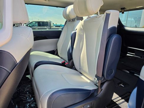Certified 2025 Kia Carnival SX Prestige FWD image 14