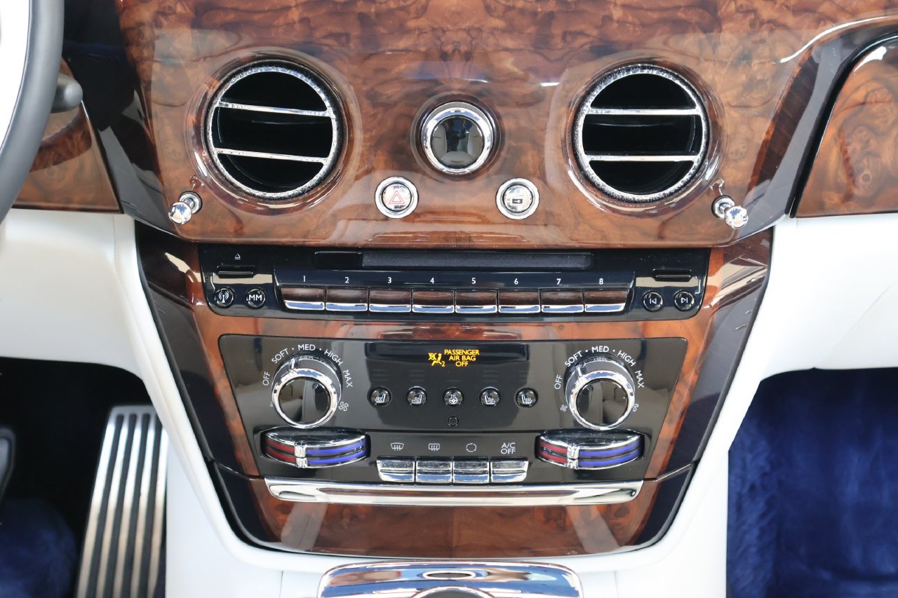 Certified 2023 Rolls-Royce Phantom Extended Wheelbase w/ Leather Finishing Pack RWD image 28