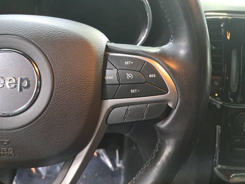 Used 2022 Jeep Grand Cherokee Laredo X AWD/4WD image 19