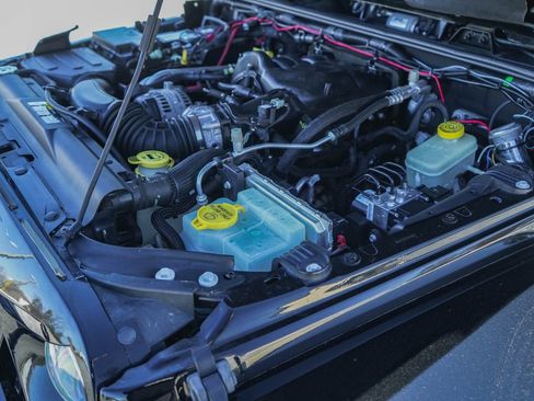 Used 2017 Jeep Wrangler Unlimited Sahara w/ Connectivity Group image 36