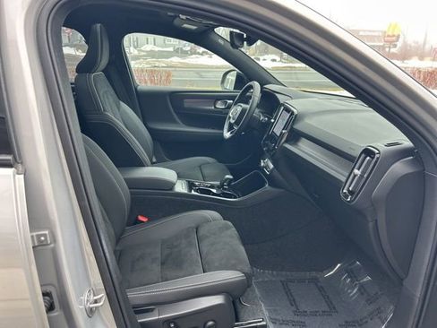 Certified 2025 Volvo XC40 B5 Plus image 15