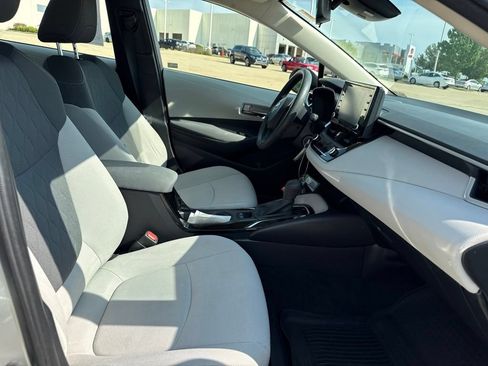 Used 2022 Toyota Corolla LE FWD image 15