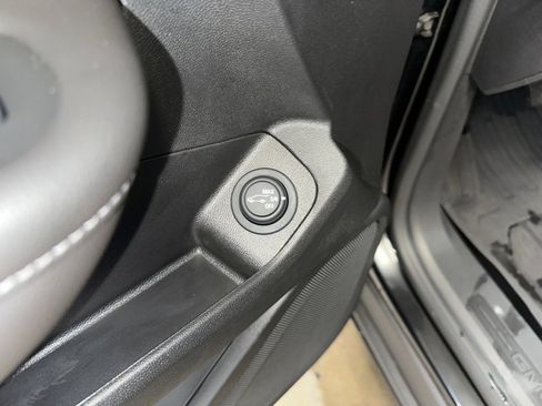 Certified 2022 GMC Terrain SLE w/ Driver Convenience Package image 9