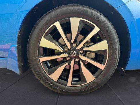 Used 2025 Nissan Sentra SV w/ SV Premium Package FWD image 14