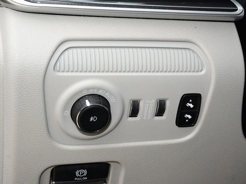 Used 2022 Jeep Wagoneer Series I w/ Premium Group I AWD/4WD image 28