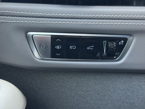 New 2025 Cadillac Escalade IQ Sport 1 w/ LPO, ONYX Package image 30