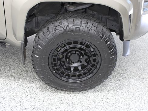 Used 2024 Toyota Tacoma TRD Sport AWD/4WD image 5