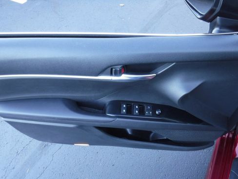 Used 2018 Toyota Camry SE image 13