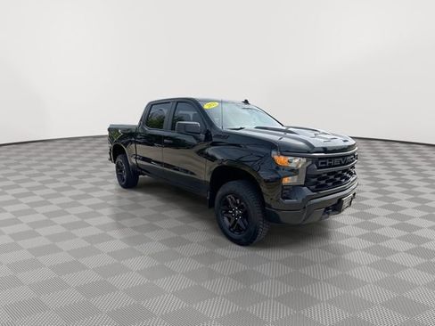 Used 2022 Chevrolet Silverado 1500 Custom Trail Boss w/ Midnight Edition AWD/4WD image 2