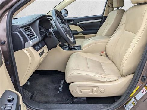 Used 2017 Toyota Highlander XLE FWD image 15