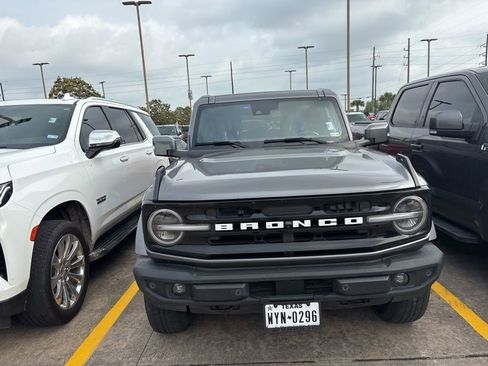 Used 2022 Ford Bronco Outer Banks AWD/4WD image 2