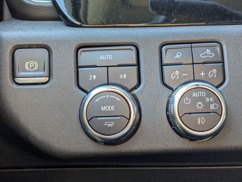 Used 2025 GMC Sierra 1500 SLT AWD/4WD image 25