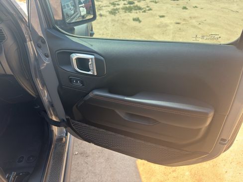 Used 2022 Jeep Gladiator Mojave w/ Cold Weather Group AWD/4WD image 13