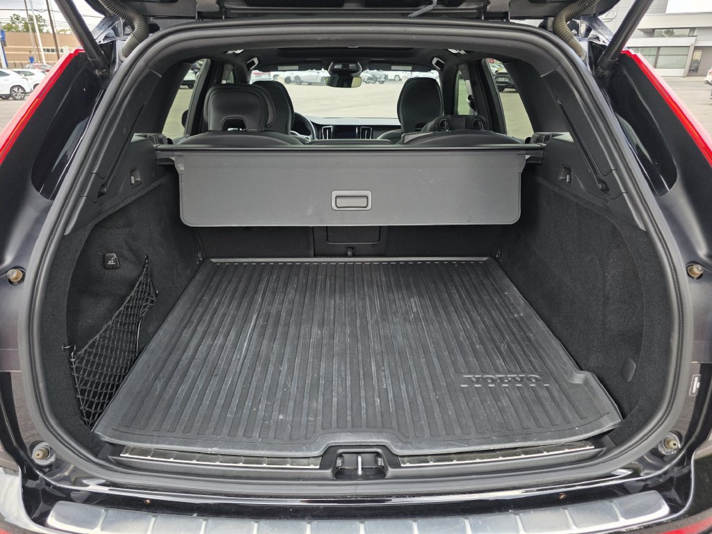 Used 2022 Volvo XC60 B6 R-Design w/ Advanced Package AWD/4WD image 29