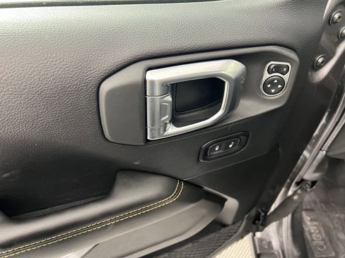 Used 2025 Jeep Wrangler Unlimited Sahara AWD/4WD image 18