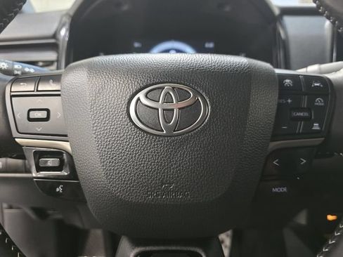 Used 2025 Toyota Camry SE w/ Convenience Package FWD image 13