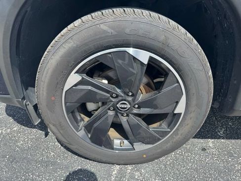 Used 2024 Nissan Rogue SV FWD image 7