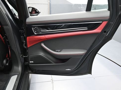 Certified 2024 Porsche Panamera 4 image 28