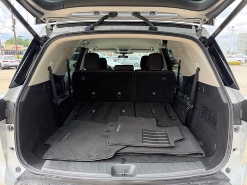 Used 2025 Nissan Pathfinder SV FWD image 22