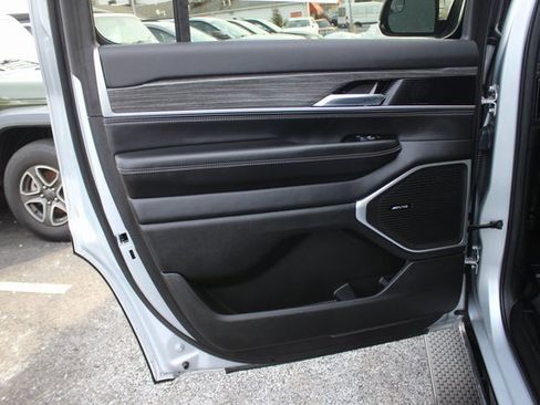 Used 2022 Jeep Wagoneer Series II image 23