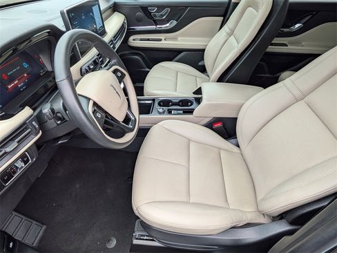 Used 2025 Lincoln Corsair Grand Touring w/ Towing Package image 11