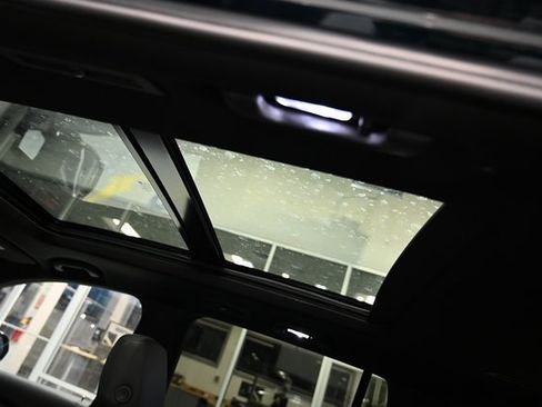 Used 2025 Cadillac XT6 Premium Luxury image 23