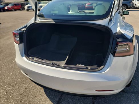 Used 2023 Tesla Model 3 Standard Range image 17