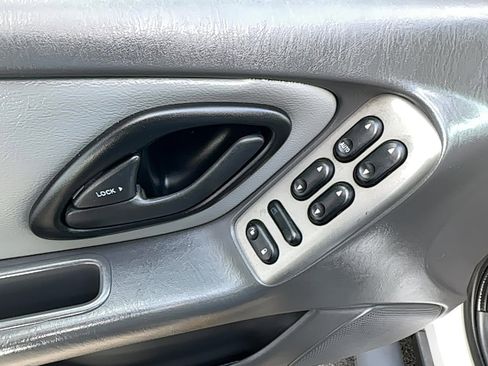 Used 2005 Ford Escape XLT image 13